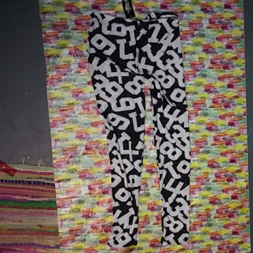 Stretchy L/XL black and whiteTrue Rock leggings.